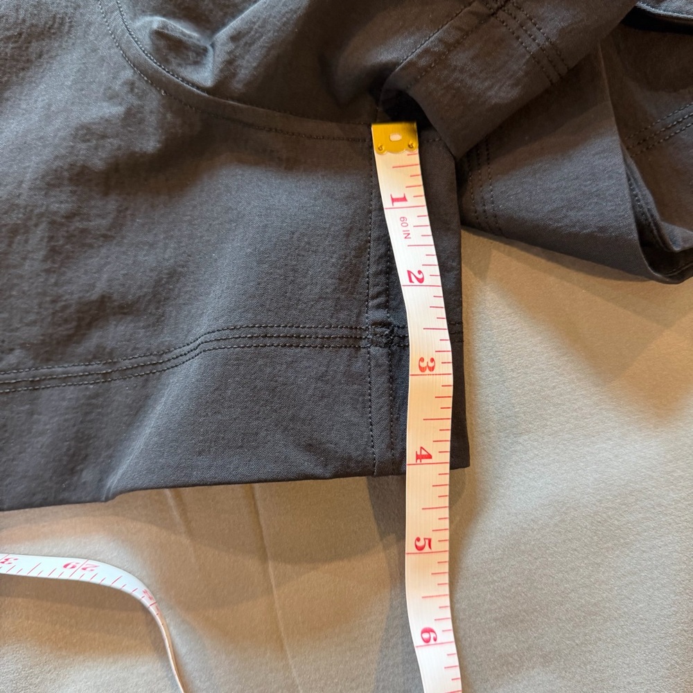 Lululemon Relaxed-Fit Super-High-Rise Cargo Short 4" Black Size 10 - Picture 12 of 15